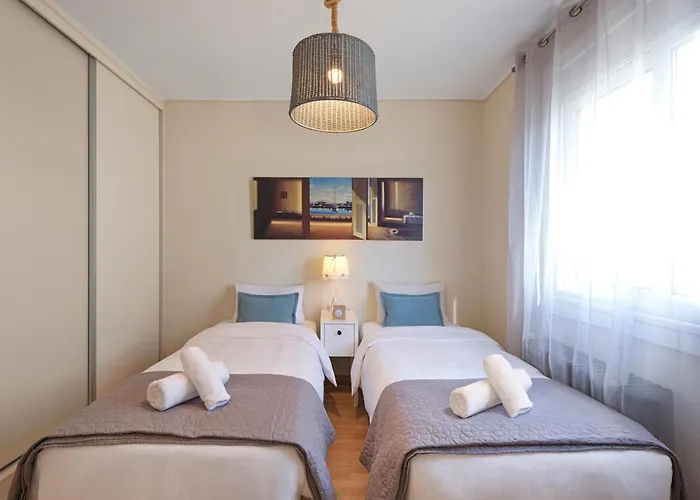 Penthouse Apartment & Studio Near Glyfada - Free Parking